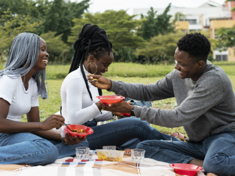 full-shot-friends-eating-lunch-together