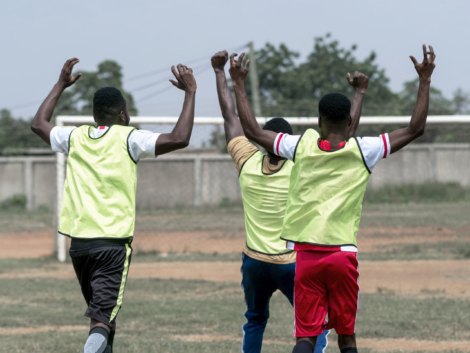 happy-football-players-after-match